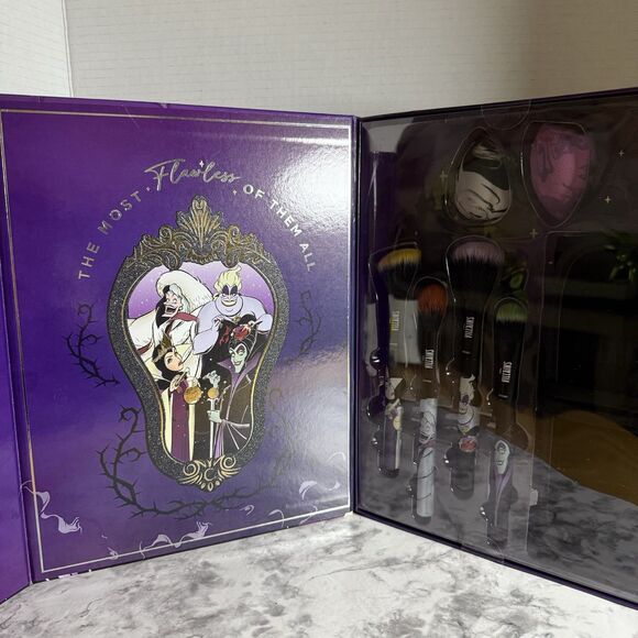Disney VILLAINS Blending Face Brushes & Sponges Set Travel Case Collectors Box - Picture 5 of 8